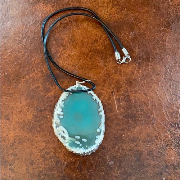 Beautiful Agate Geode Slice Crystal Necklace - Picture 3 of 3